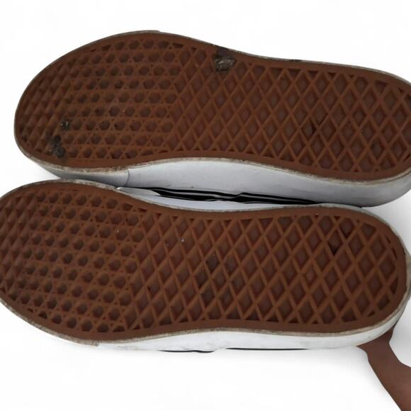 Black Vans slip on trainers with animal print - Picture 3 of 4